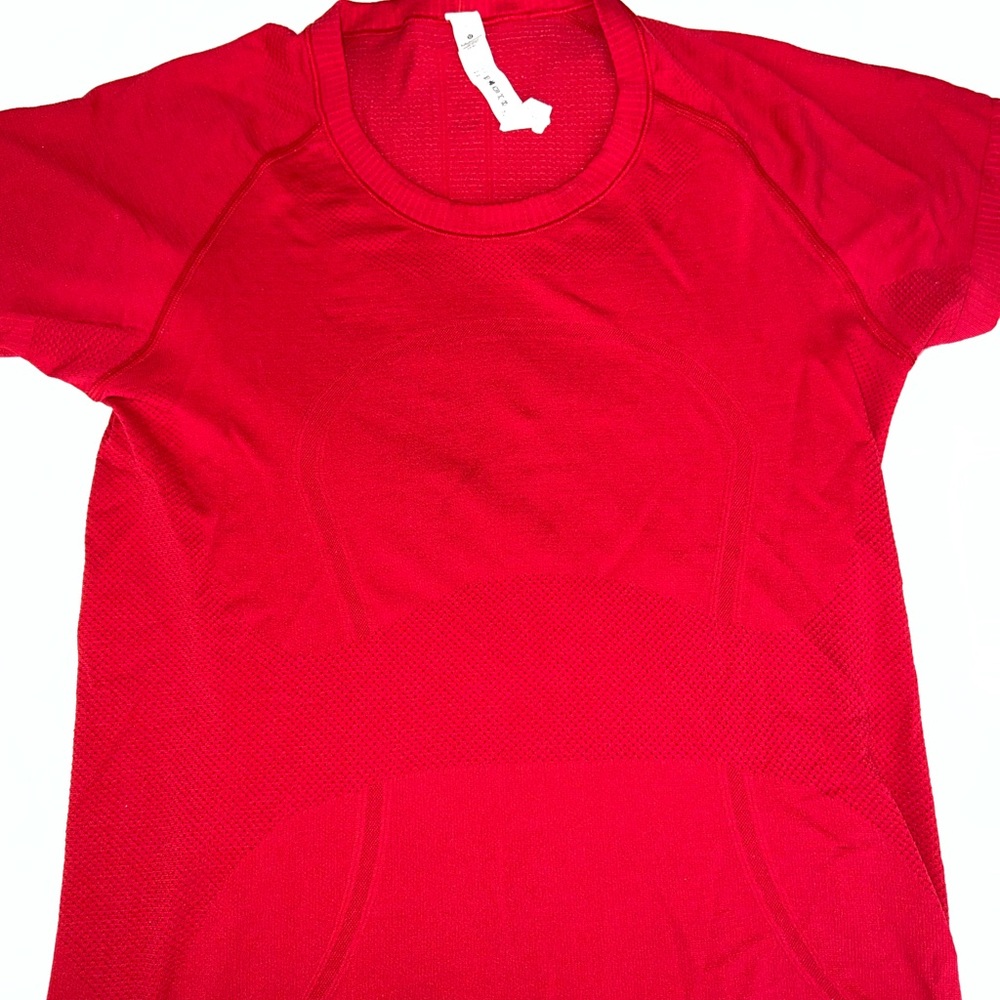 Lululemon shortsleeved women’s run slim